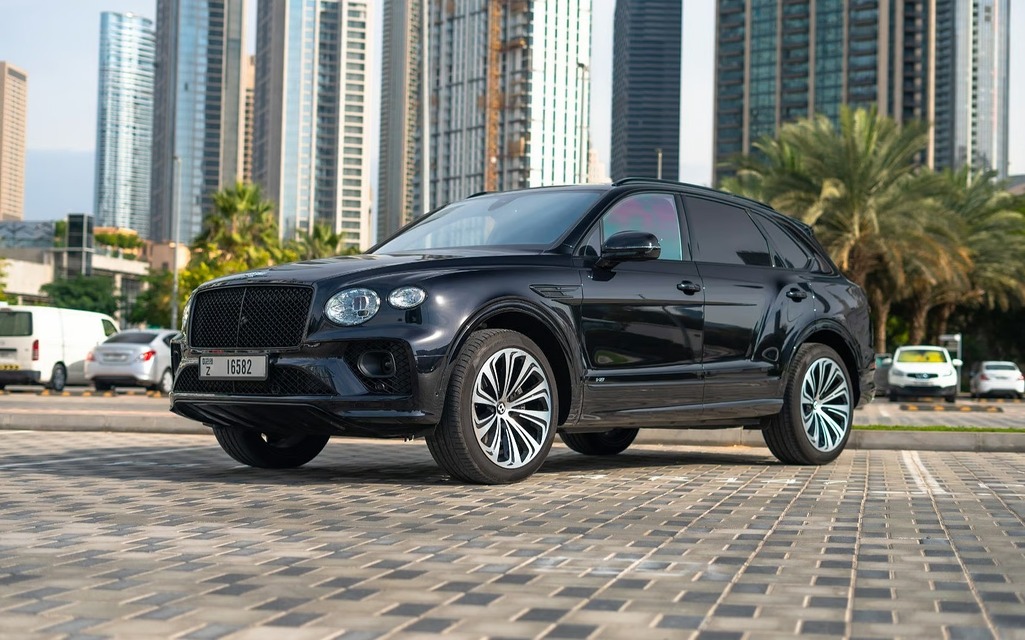 black_bentley-bentayga_2022_5216_main_7ade7f6e0e759ae04f18fbd389044e2a_31_11zon
